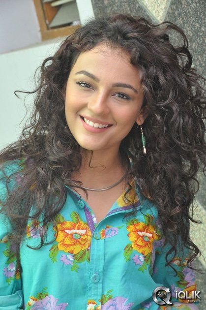 Seerat-Kapoor-at-Run-Raja-Run-Movie-Press-Meet